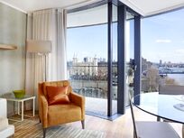 Cheval Three Quays - Tower View Deluxe 3-Bedroom Image 8