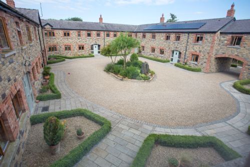 Courtyard view of Decoy Country Cottages